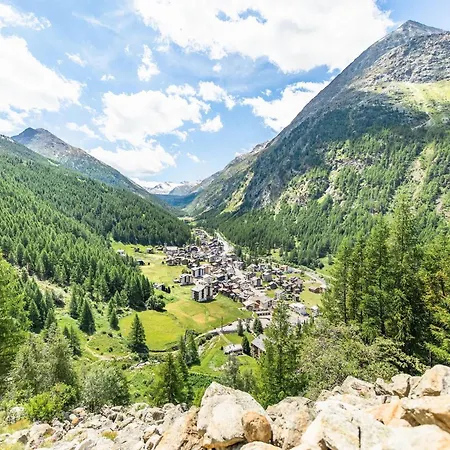 With Mountain View Near Saas-fee Zajazd *